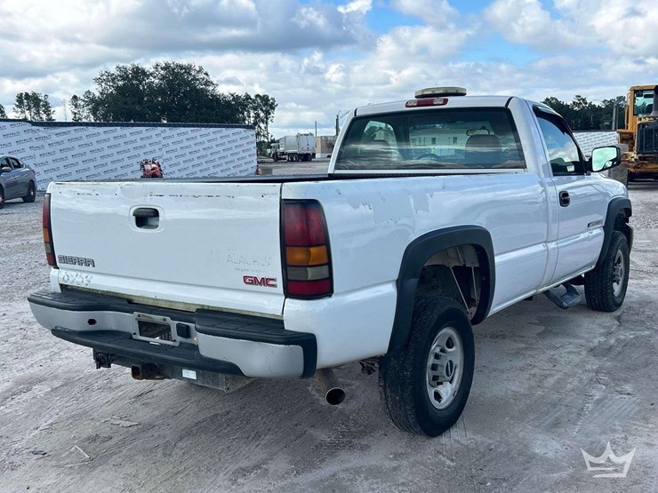 2006-gmc-sierra-2500-image-3