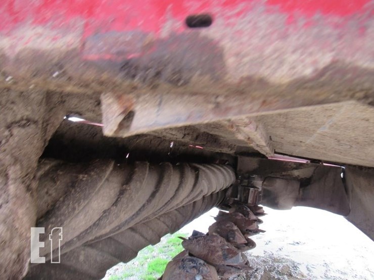 2019-new-holland-210-image-8
