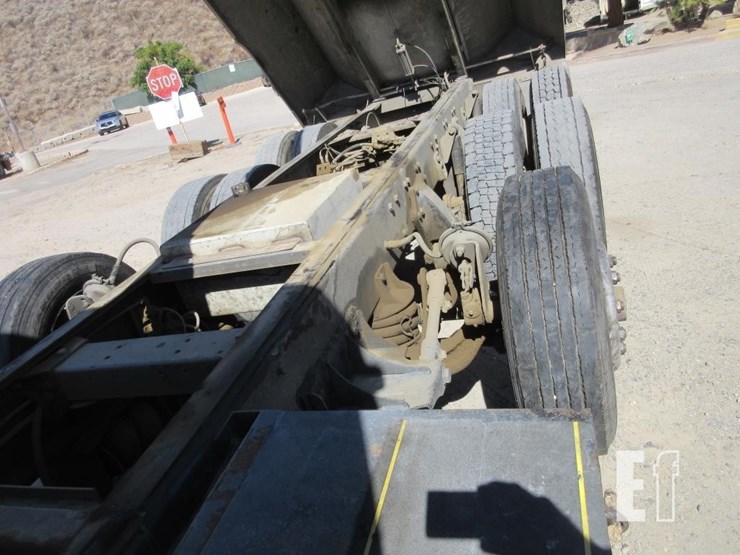 2013-freightliner-cascadia-125-image-20