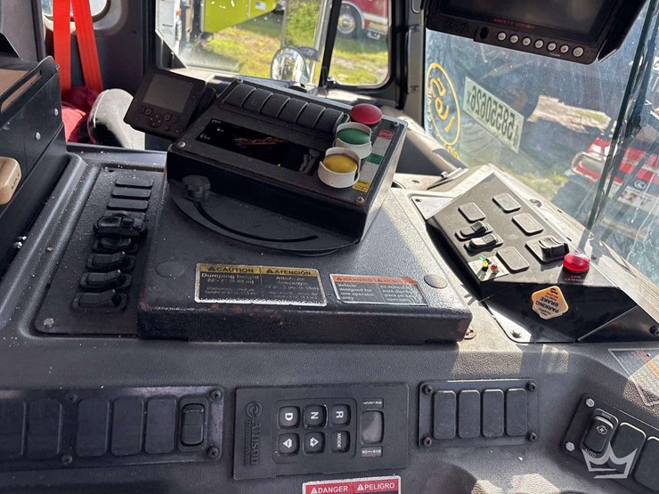 2019-peterbilt-520-image-13