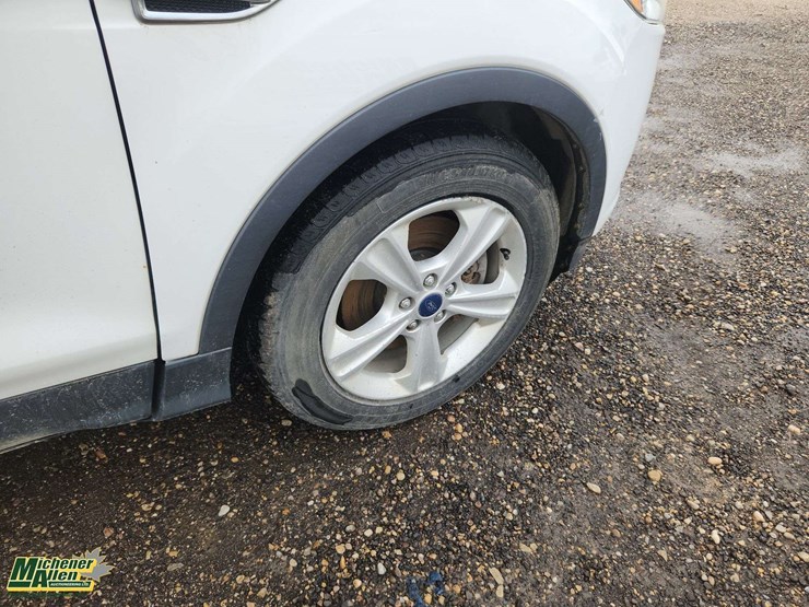 2015-ford-escape-se-image-12