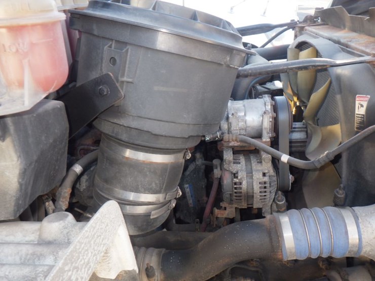 2018-freightliner-m2-106-image-16
