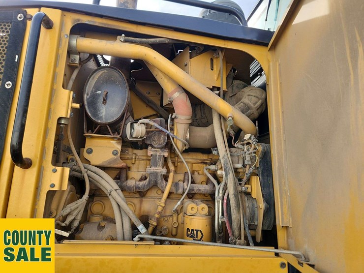 2015-caterpillar-140m-image-42