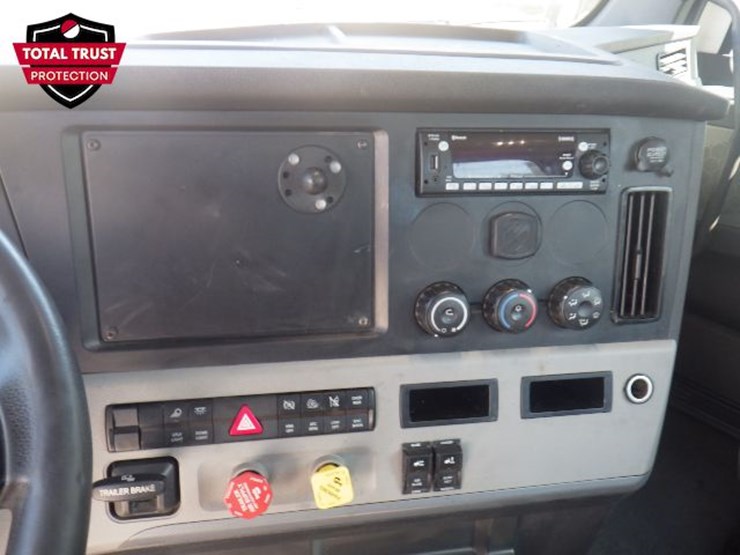 2022-freightliner-cascadia-126-image-15
