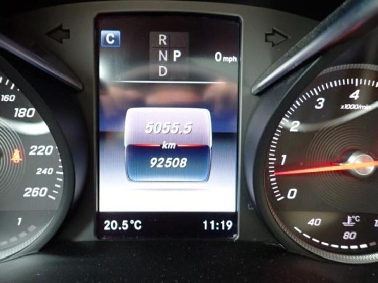 2018-mercedes-benz-glc300-image-11