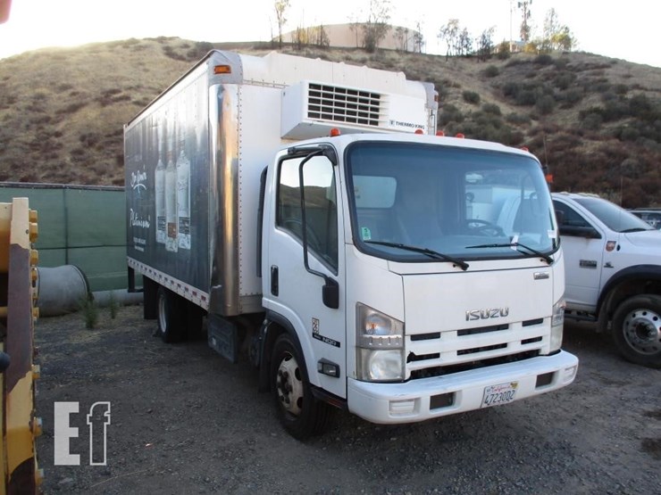 2016-isuzu-nqr-image-2
