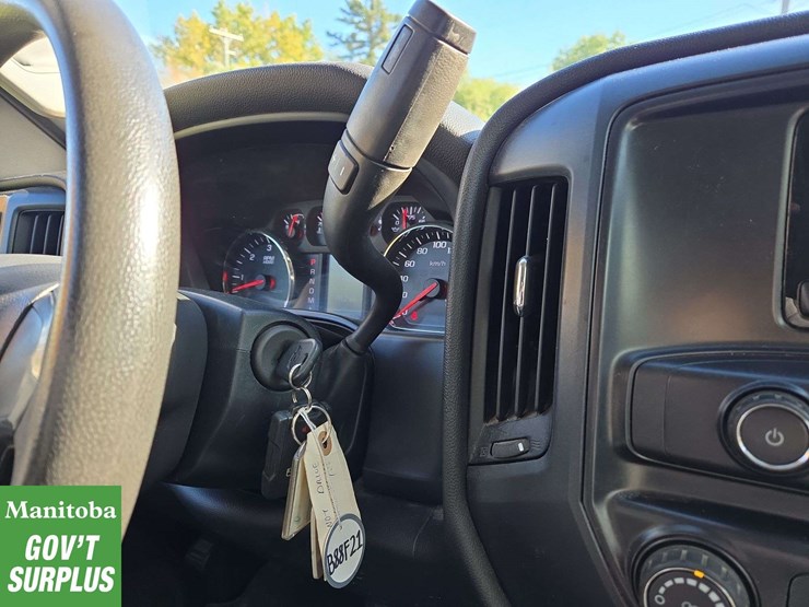 2015-chevrolet-3500-image-27