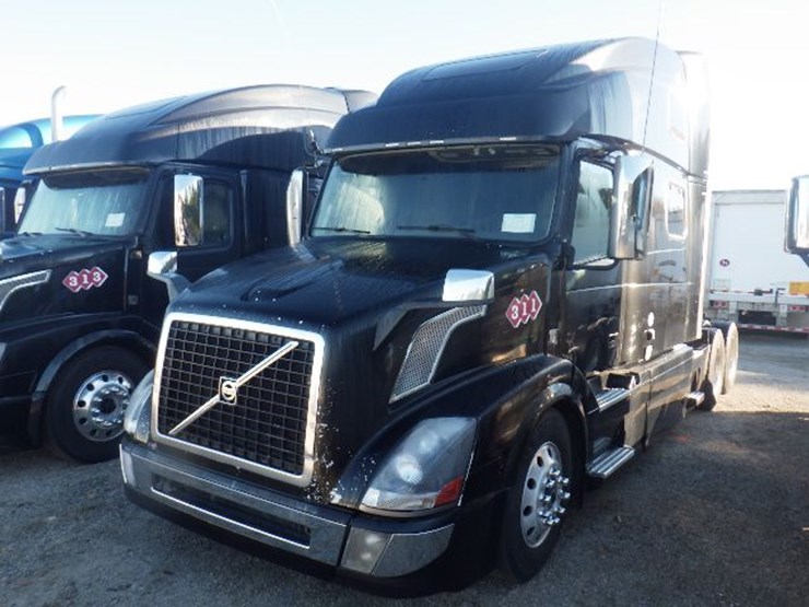 2016-volvo-vnl780-image-1