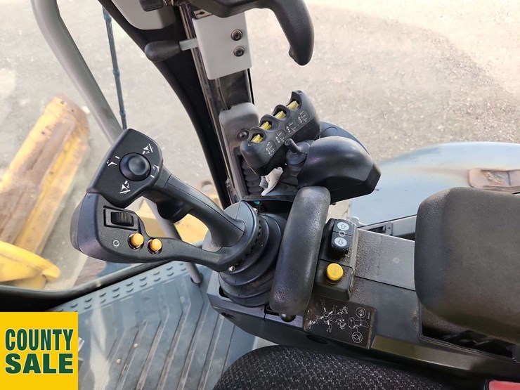 2015-caterpillar-140m-image-10