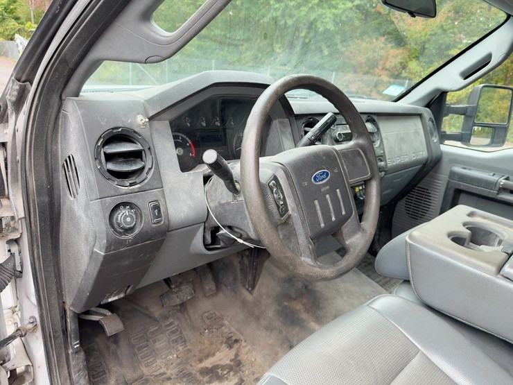 2016-ford-f550-xl-image-24