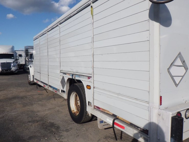 2012-freightliner-m2-106-image-8