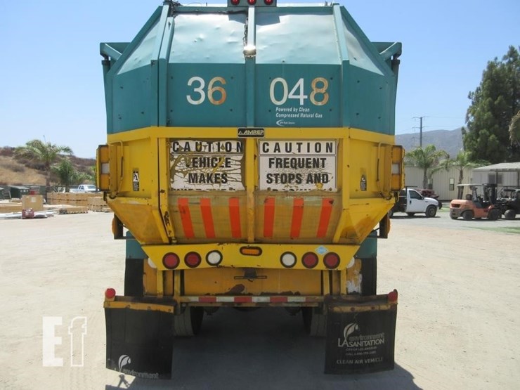2009-peterbilt-320-image-11