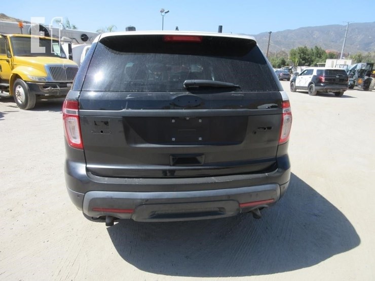 2015-ford-explorer-image-16