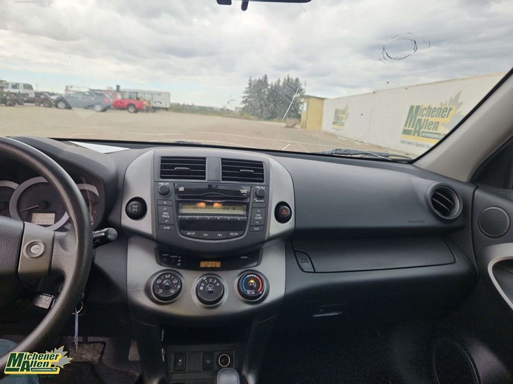 2010-toyota-rav4-image-11