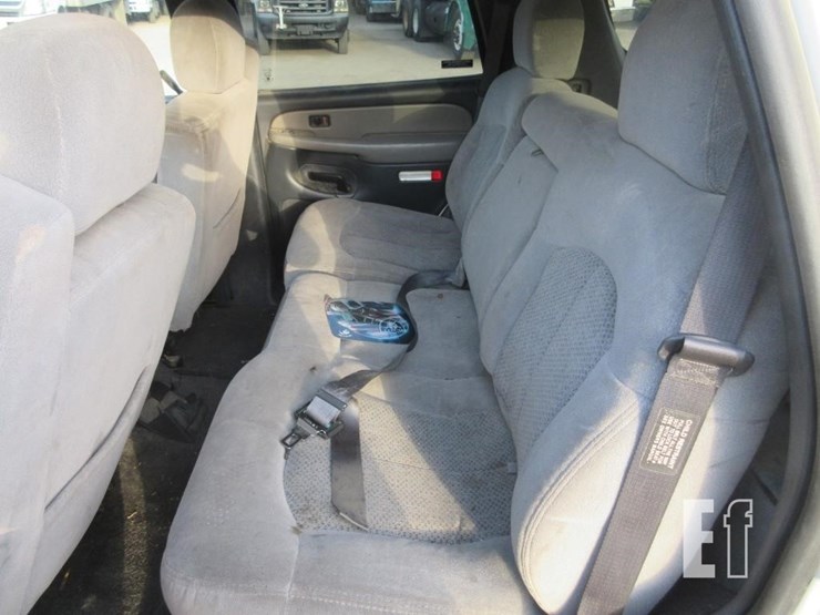2001-chevrolet-tahoe-image-10