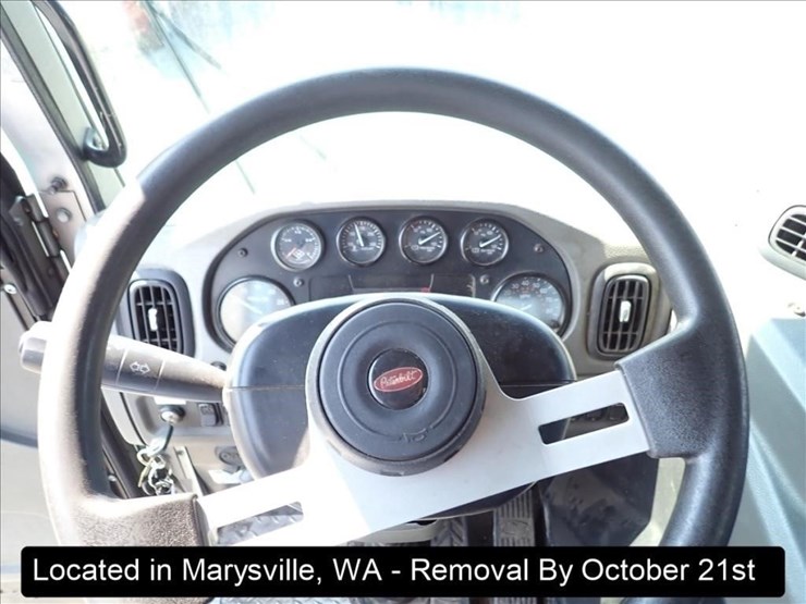 2016-peterbilt-320-image-18