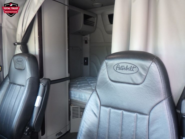 2020-peterbilt-567-image-18