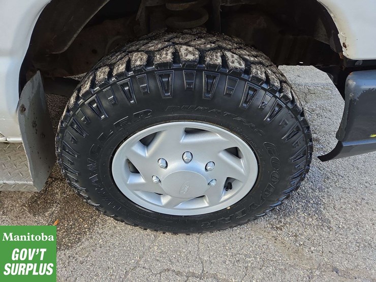 2013-ford-cargo-image-12