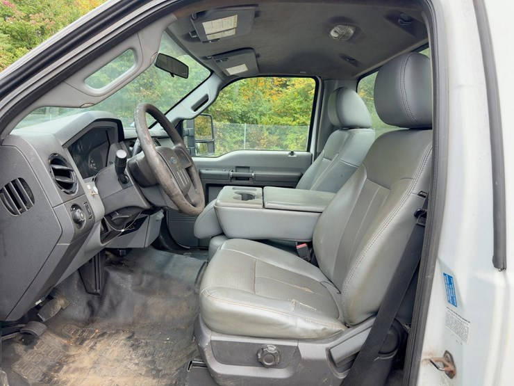 2015-ford-f550-xl-image-23