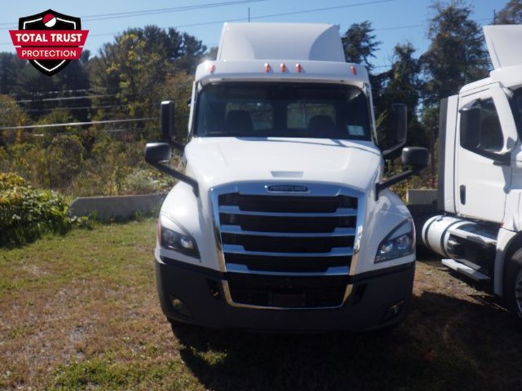 2022-freightliner-cascadia-126-image-2
