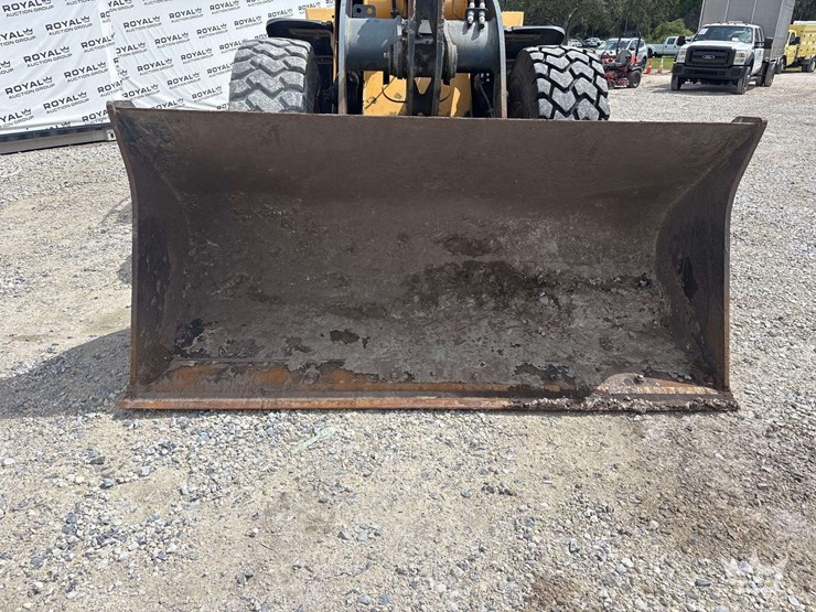 2017-deere-524k-image-30