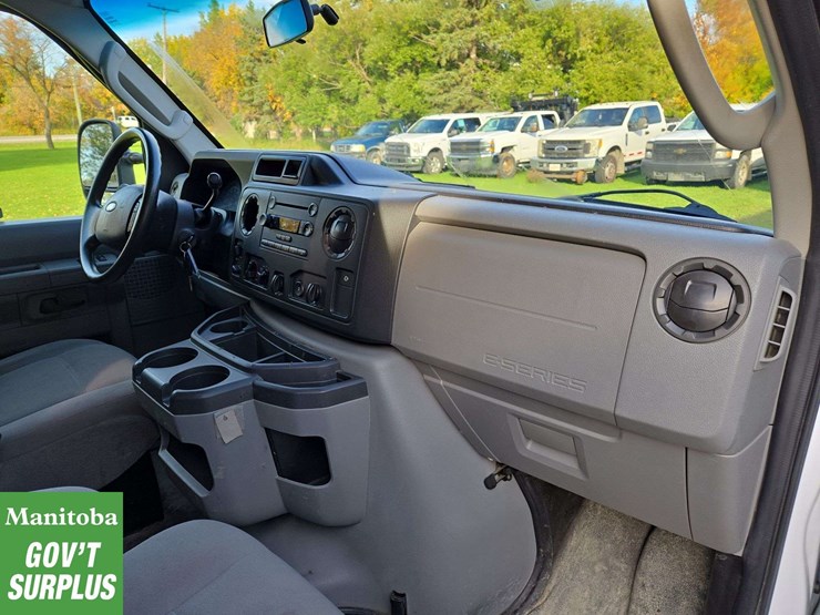 2013-ford-cargo-image-29