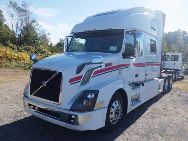 2018-volvo-vnl780-image-1