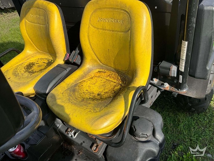 2022-john-deere-gator-image-12