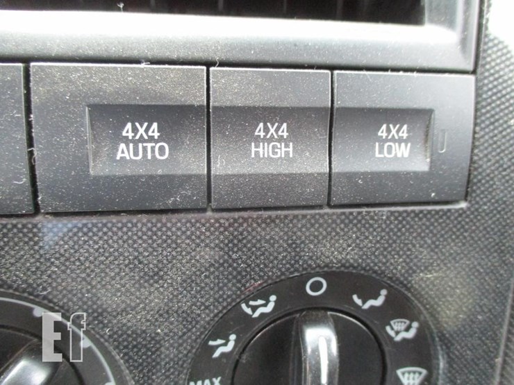 2010-ford-explorer-xlt-image-12