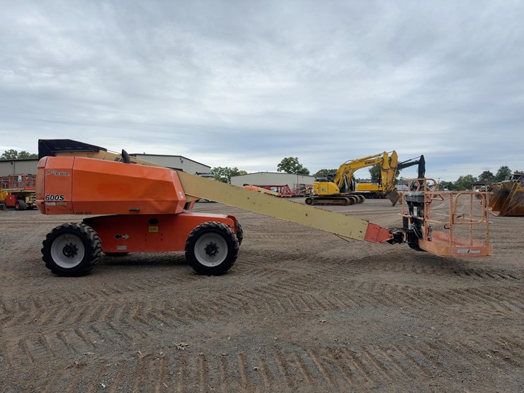 2016-jlg-600s-image-6