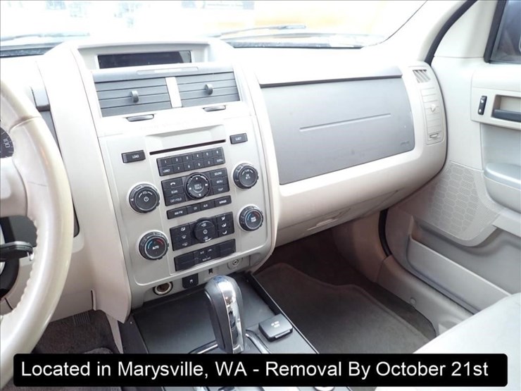 2010-ford-escape-image-6