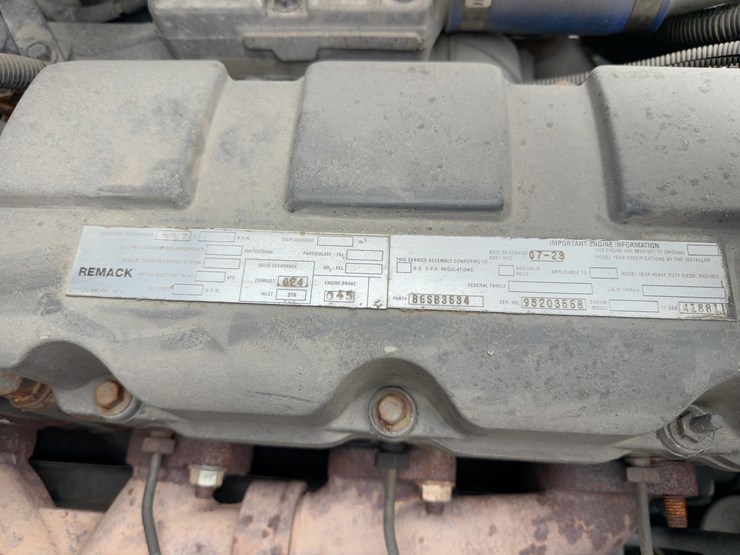 2005-mack-granite-cv713-image-11