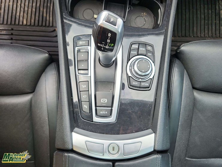 2013-bmw-5-series-550i-gt-xdrive-4dr-sedan-image-21