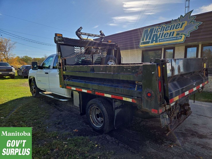 2015-chevrolet-3500-image-4