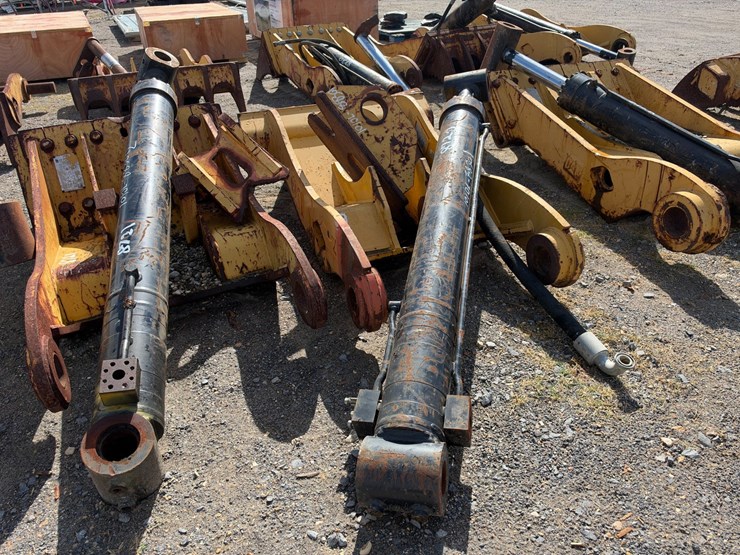 caterpillar-323-image-5