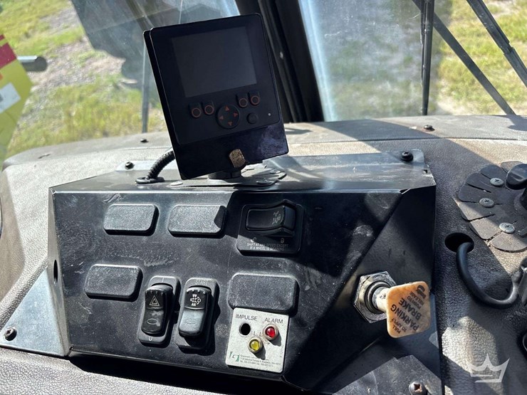 2019-peterbilt-520-image-21