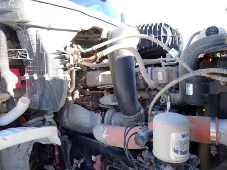 2024-western-star-49x-image-34