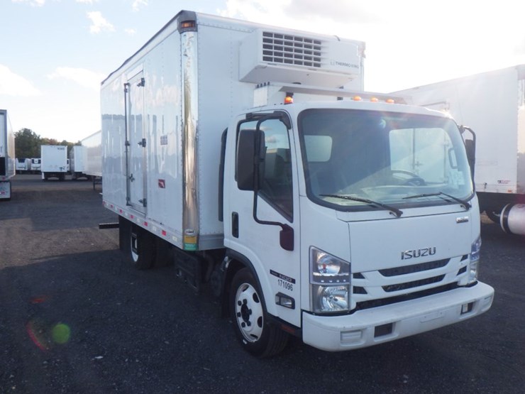 2017-isuzu-npr-image-3