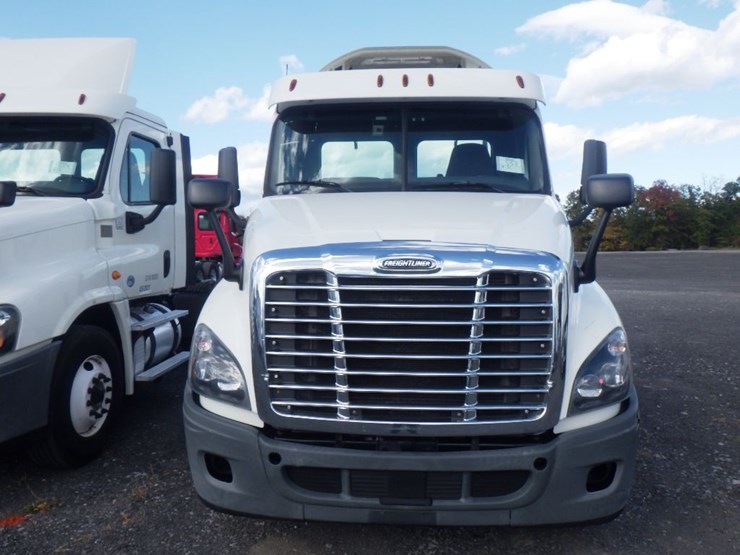 2018-freightliner-cascadia-125-image-2