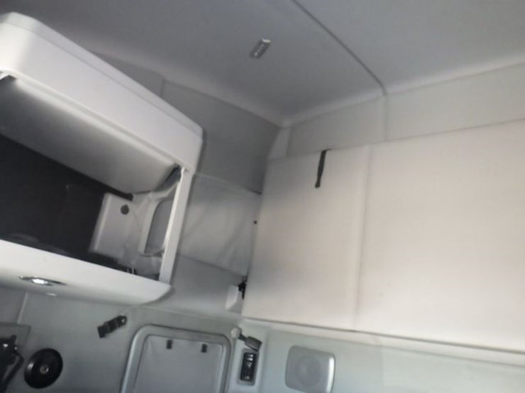 2019-kenworth-t680-image-23