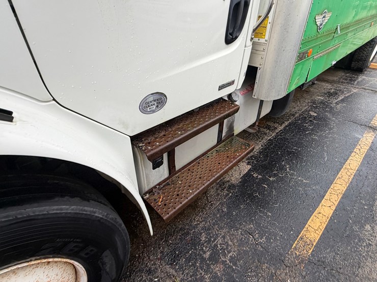 #1666-•-2012-freightliner-moving-box-truck-image-11