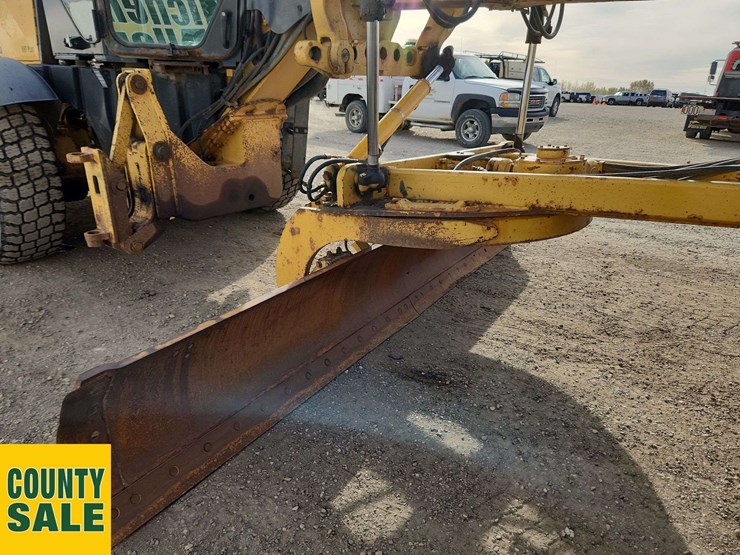 2015-caterpillar-140m-image-46