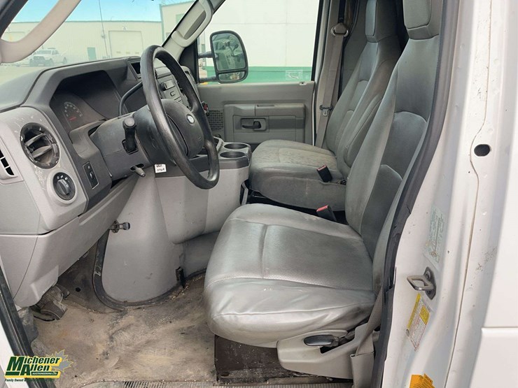 2013-ford-cargo-image-13