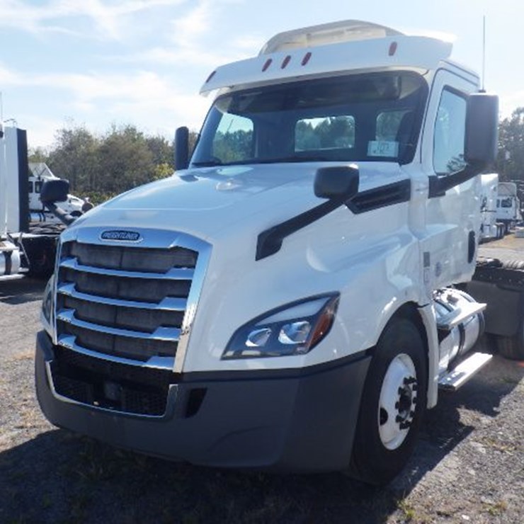 2018 FREIGHTLINER CASCADIA 126