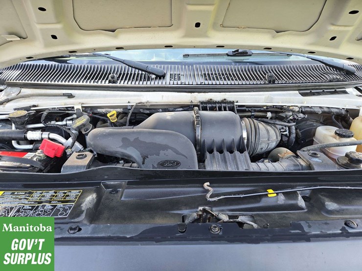 2013-ford-cargo-image-31
