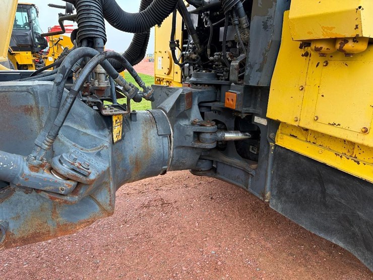 komatsu-hm350-2-image-23