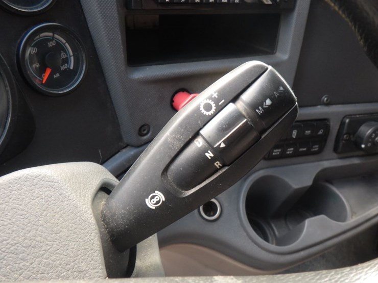 2018-freightliner-cascadia-125-image-17