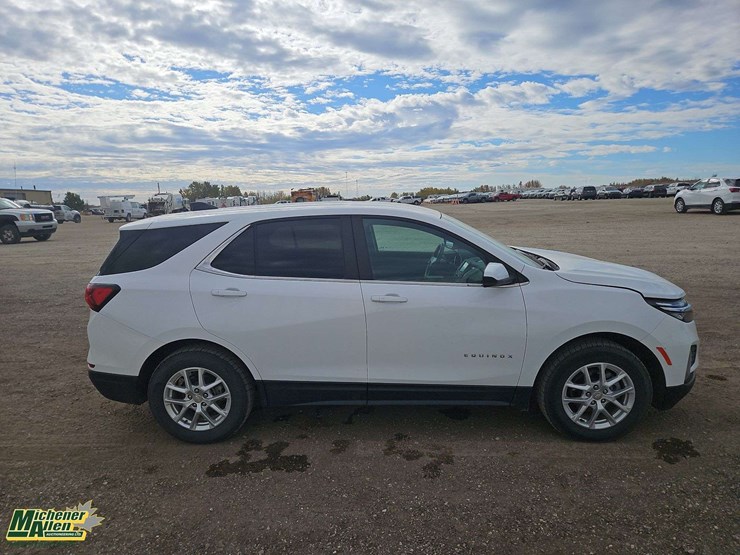 2022-chevrolet-equinox-image-14