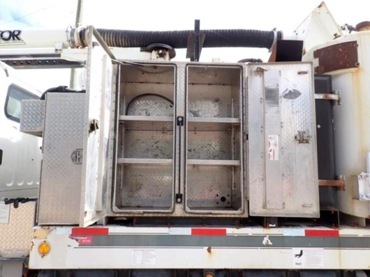 2015-freightliner-114sd-image-42