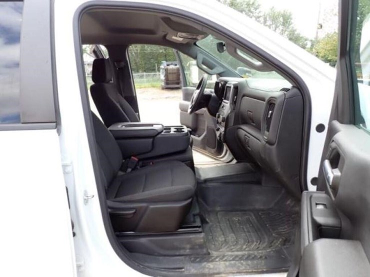 2024-chevrolet-silverado-3500hd-image-24
